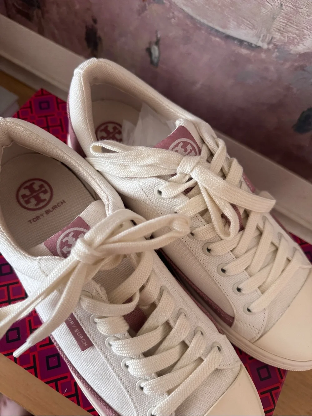 NIB Tory Burch Women's Cream & Dusty Rose Low-Top Sneakers - Size 7M